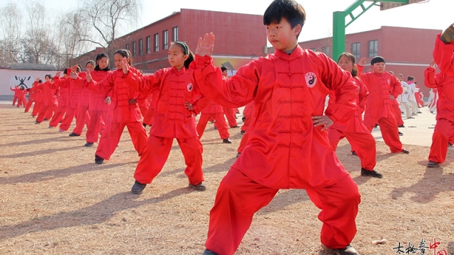 武术进校园 太极显魅力——张保忠太极武院·南张羌小学太极拳推广中心揭牌仪式圆满举行