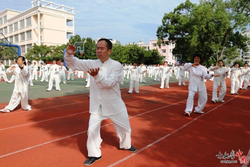 广西柳城卷起太极拳风