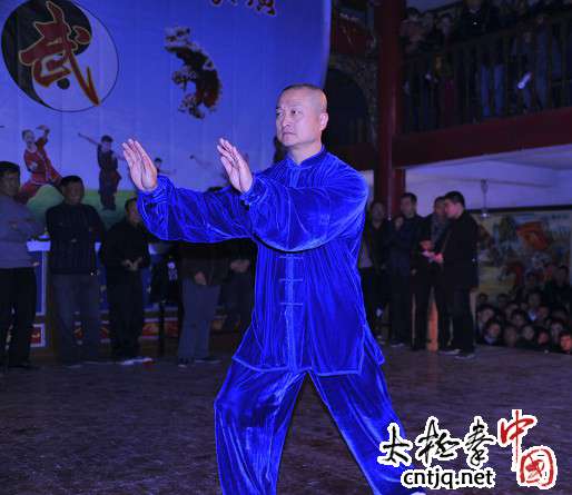 2012元旦徐胜在平阳武术汇演做表演