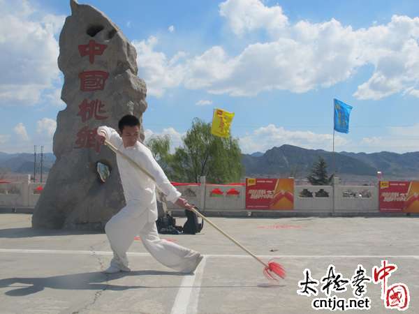 庆源太极2015新春联谊会—太极扇表演